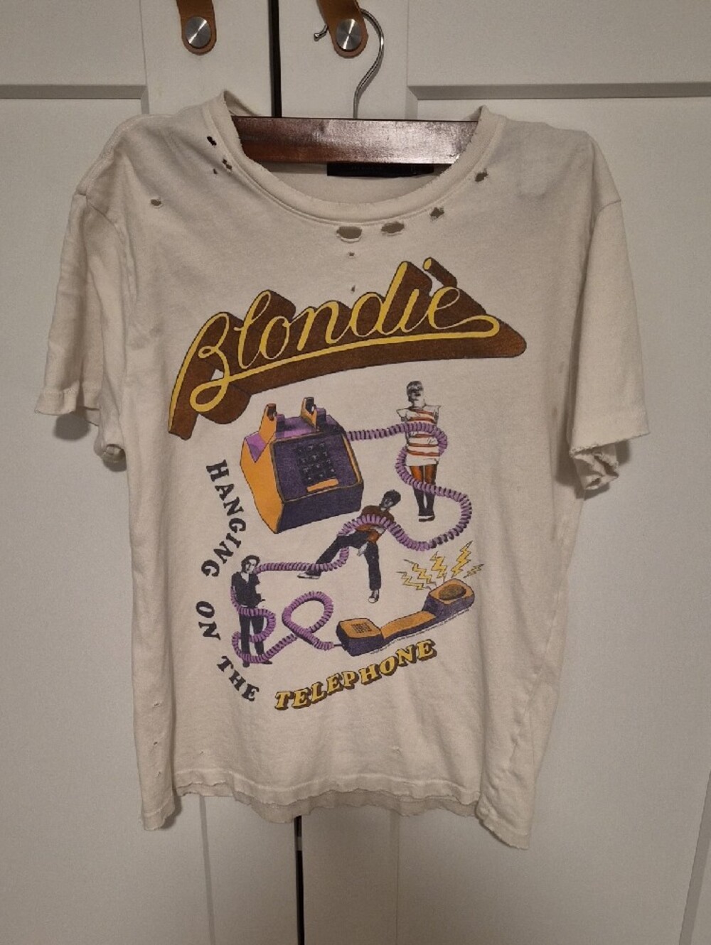 Womens XS Relaxed Fit Graphic Tee